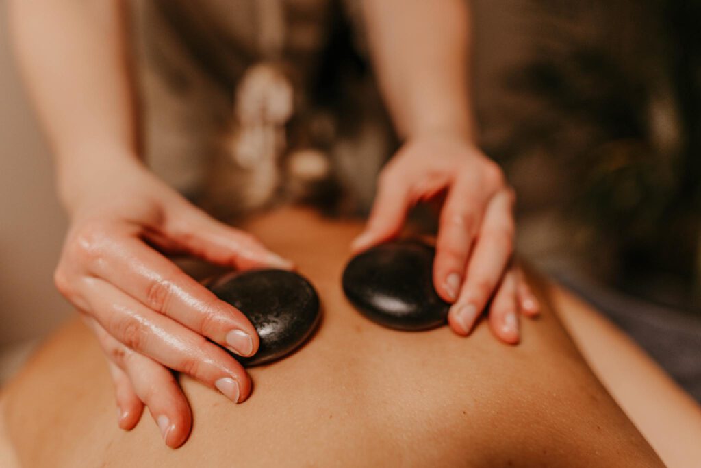Hotstonebehandeling hot stone hete stenen Ilse's Sportmassage winterswijk